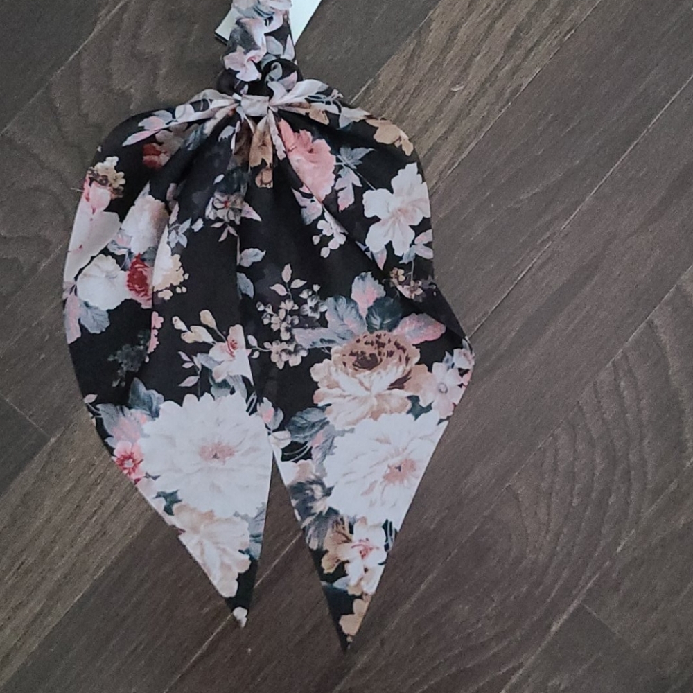 Hair Tie/ Scrunchie NWT